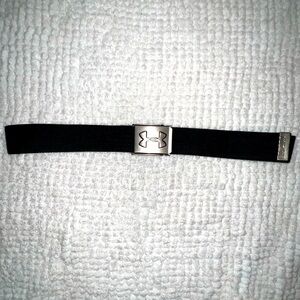 Boys Under Armour webbing belt. Black with silver. Gently used.
